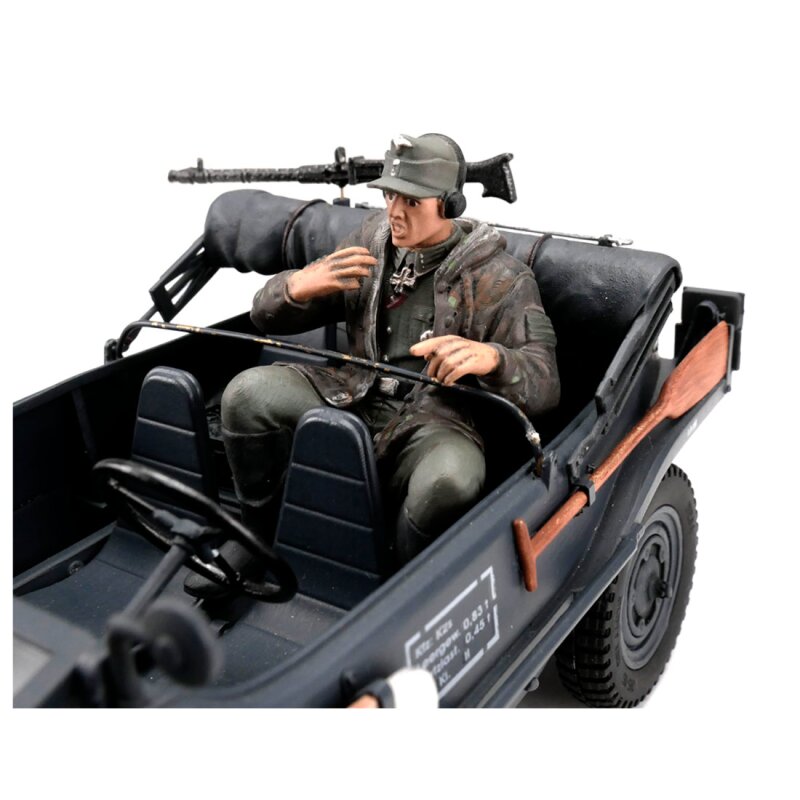 1/16 Figure Schwimmwagen Radio Operator Winter