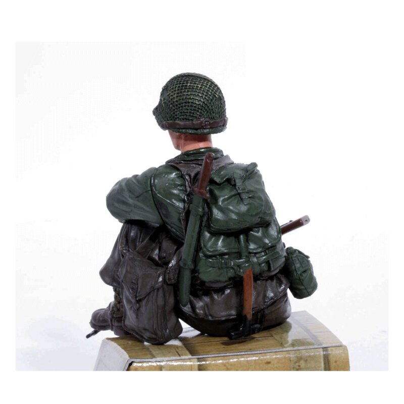 1/16 Figure U.S. Private 1st Class Infantry Sitting