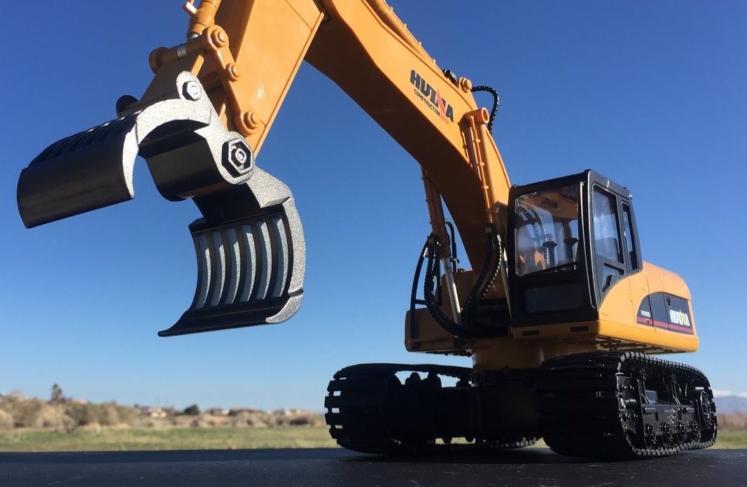 HUINA 1570 1:14 2.4GHz 16CH RC Alloy Log Grabber Truck - RTR - YELLOW