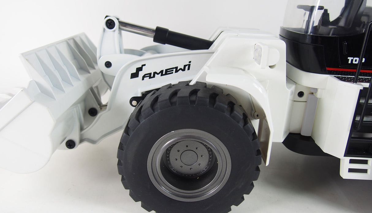 TILBUD Kraftig Gummiged G484E AE – i metal m. 10-funktioner, lys og lyd i skala 1:14 