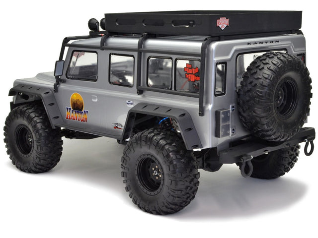 Stor flot fjernstyret offroader