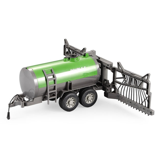 Stor fjernstyret traktor med sprøjtevogn