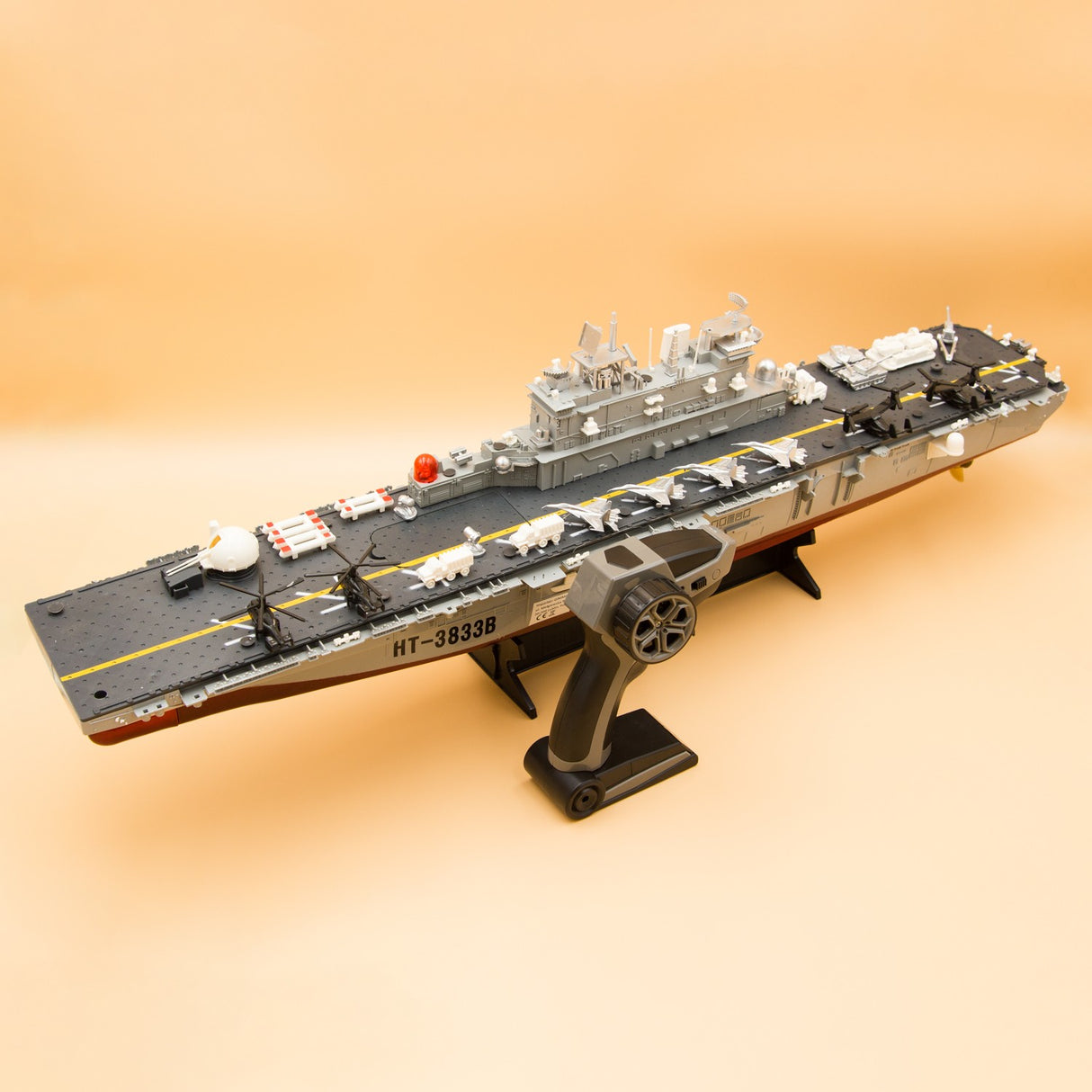 Stort fjernstyret helikopter-hangarskib