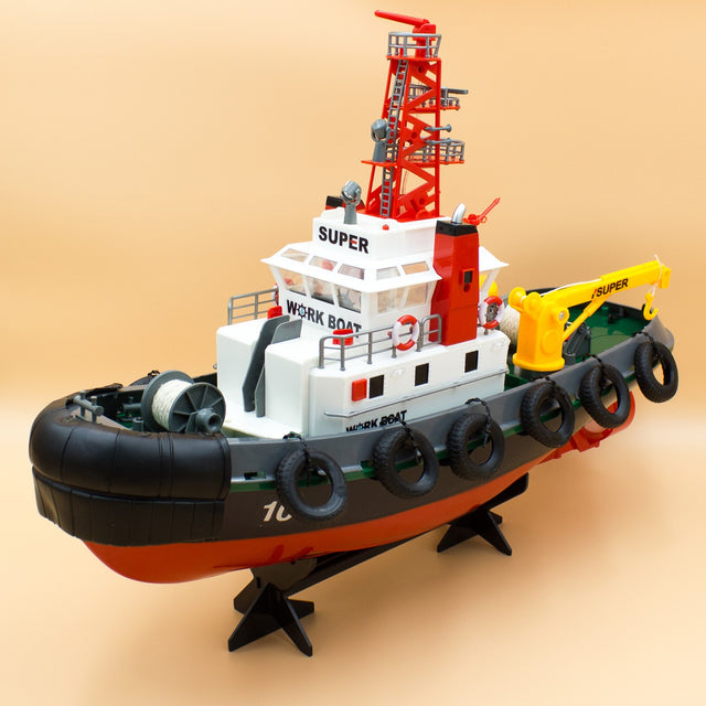 Fjernstyret slæbe- og brandslukningsbåd - med vandsprøjte!