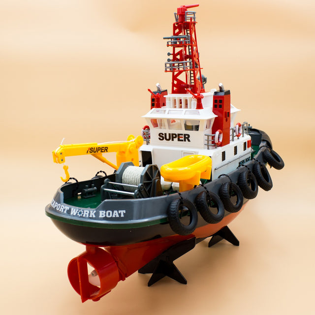 Fjernstyret slæbe- og brandslukningsbåd - med vandsprøjte!