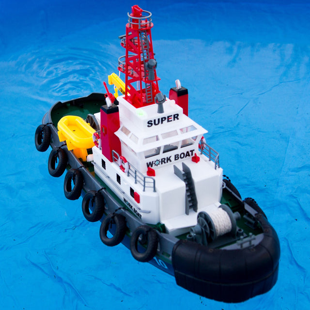 Fjernstyret slæbe- og brandslukningsbåd - med vandsprøjte!