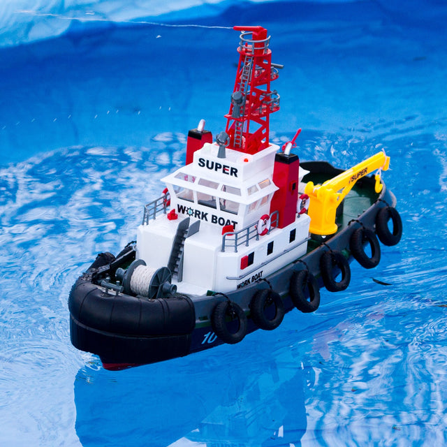 Fjernstyret slæbe- og brandslukningsbåd - med vandsprøjte!