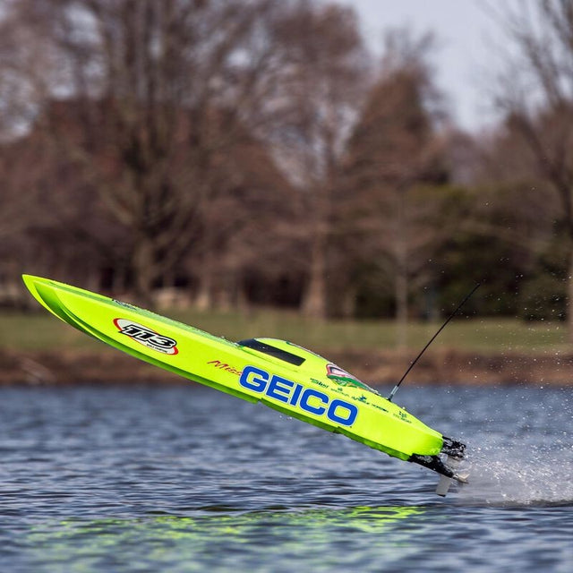 Miss GEICO Zelos 36 Twin Brushless Catamaran