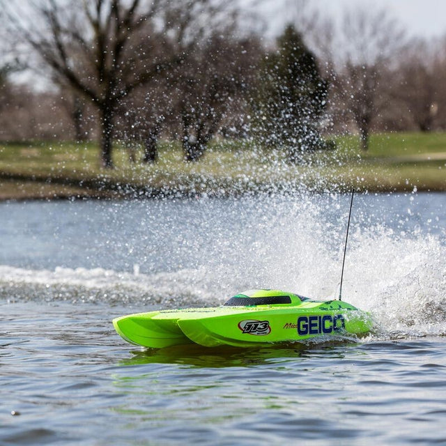 Miss GEICO Zelos 36 Twin Brushless Catamaran