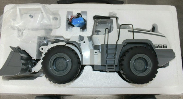 Huina 1583 - Liebherr 586 XPower - Stor metal fjernstyret gummiged