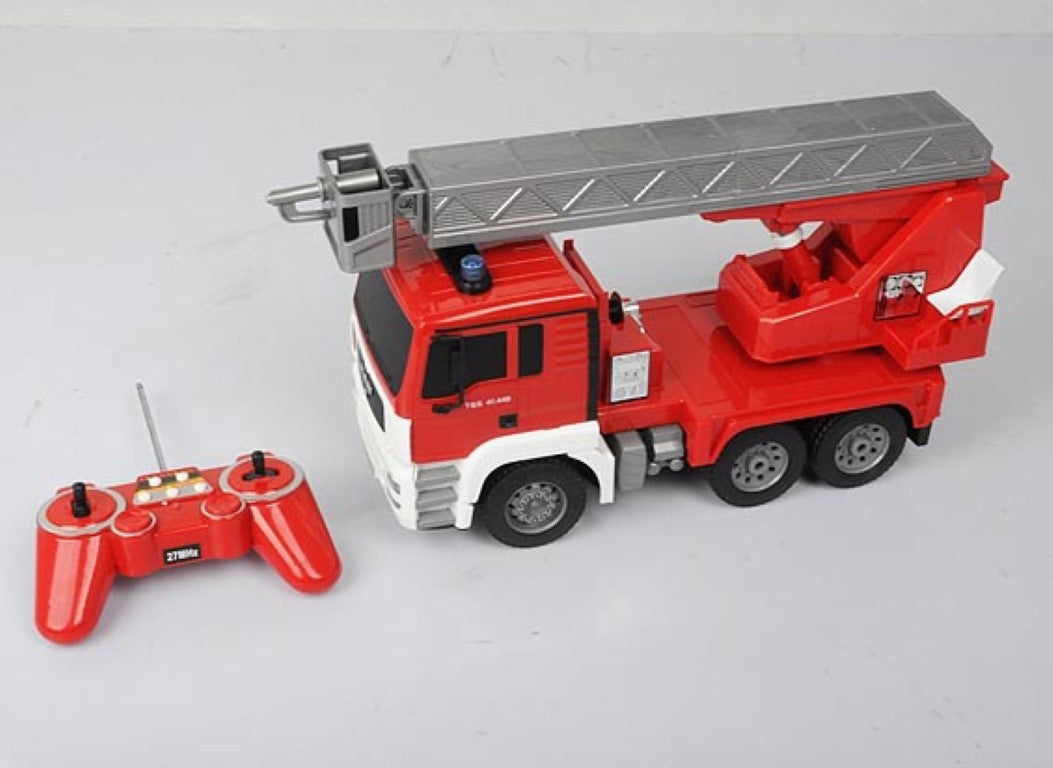 Fjernstyret Mercedes brandbil m. rigtig vandsprøjte og styrbar stige