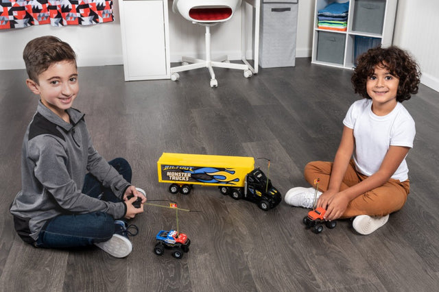 Monster Truck Hauler 22" med 2 Trucks