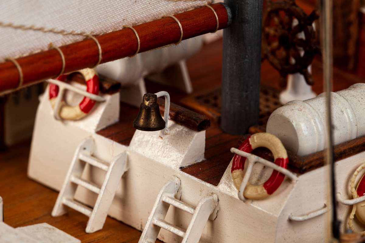 1:75 Sir Winston Churchill -Wooden hull
