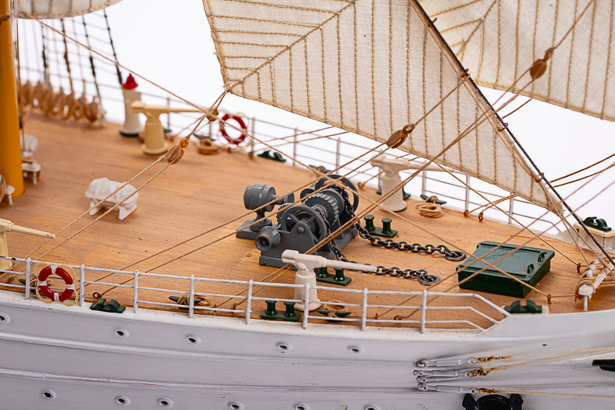 1:100 Esmeralda Special Edition -Wooden hull