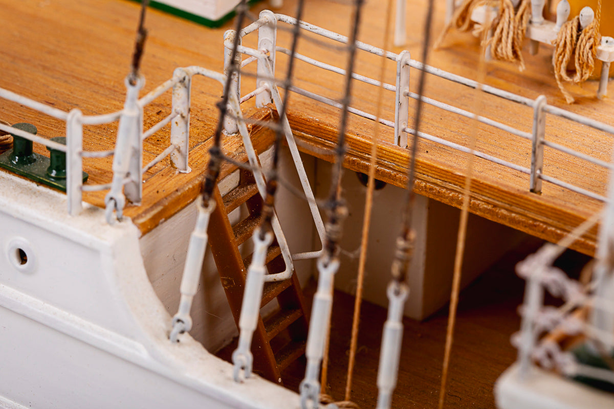 1:100 Esmeralda Special Edition -Wooden hull
