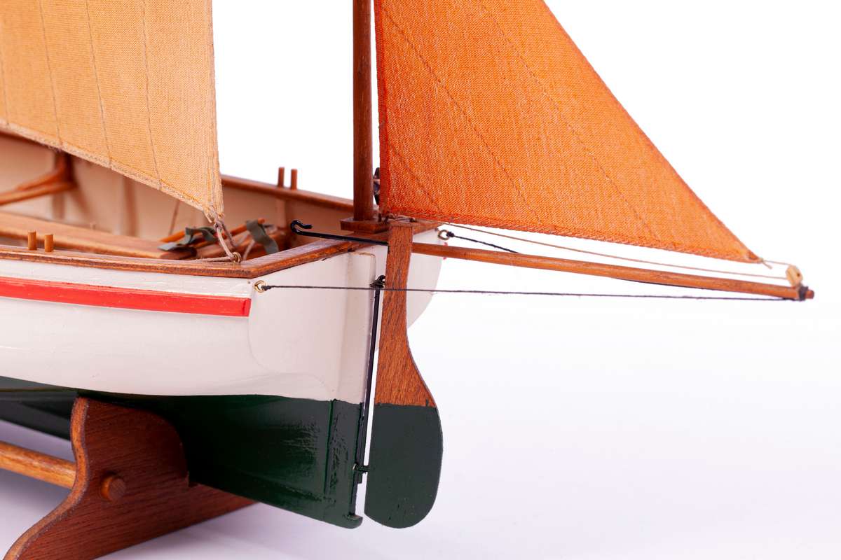 1:30 LE BAYARD - Wooden hull