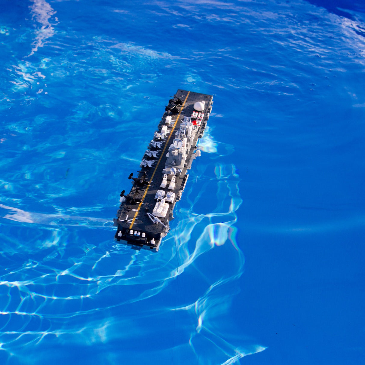 OBS DEMO USS Wasp - stort fjernstyret helikopter hangarskib u. fjernbetjening/batteri