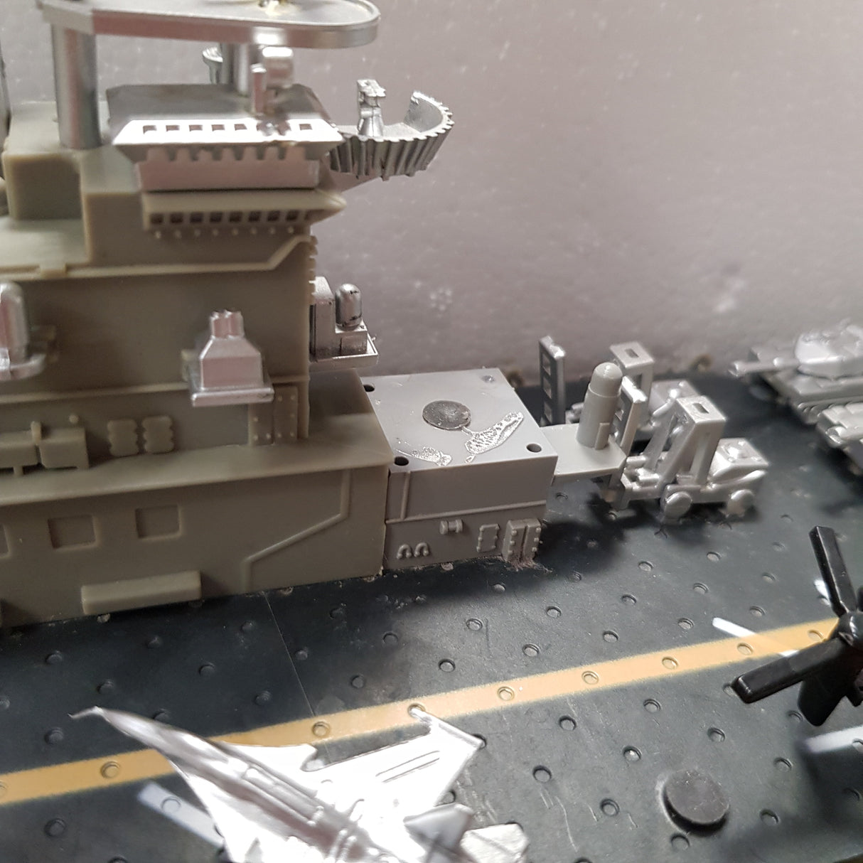 OBS DEMO USS Wasp - stort fjernstyret helikopter hangarskib u. fjernbetjening/batteri