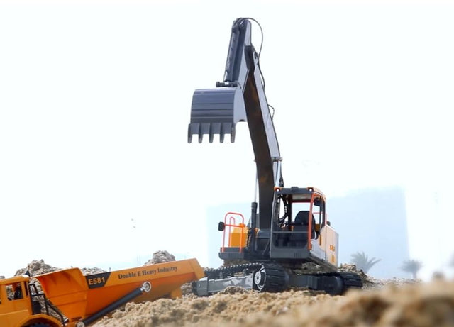 Stor fjernstyret rendegraver efter Volvo maskine