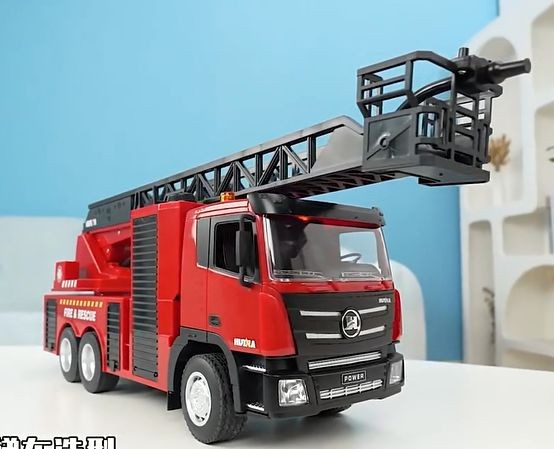 Fed fjernstyret brandbil med redningsstige