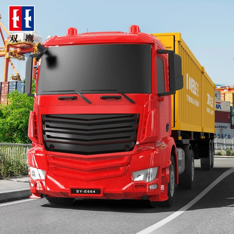 Lang fjernstyret truck med dobbelt container vogn