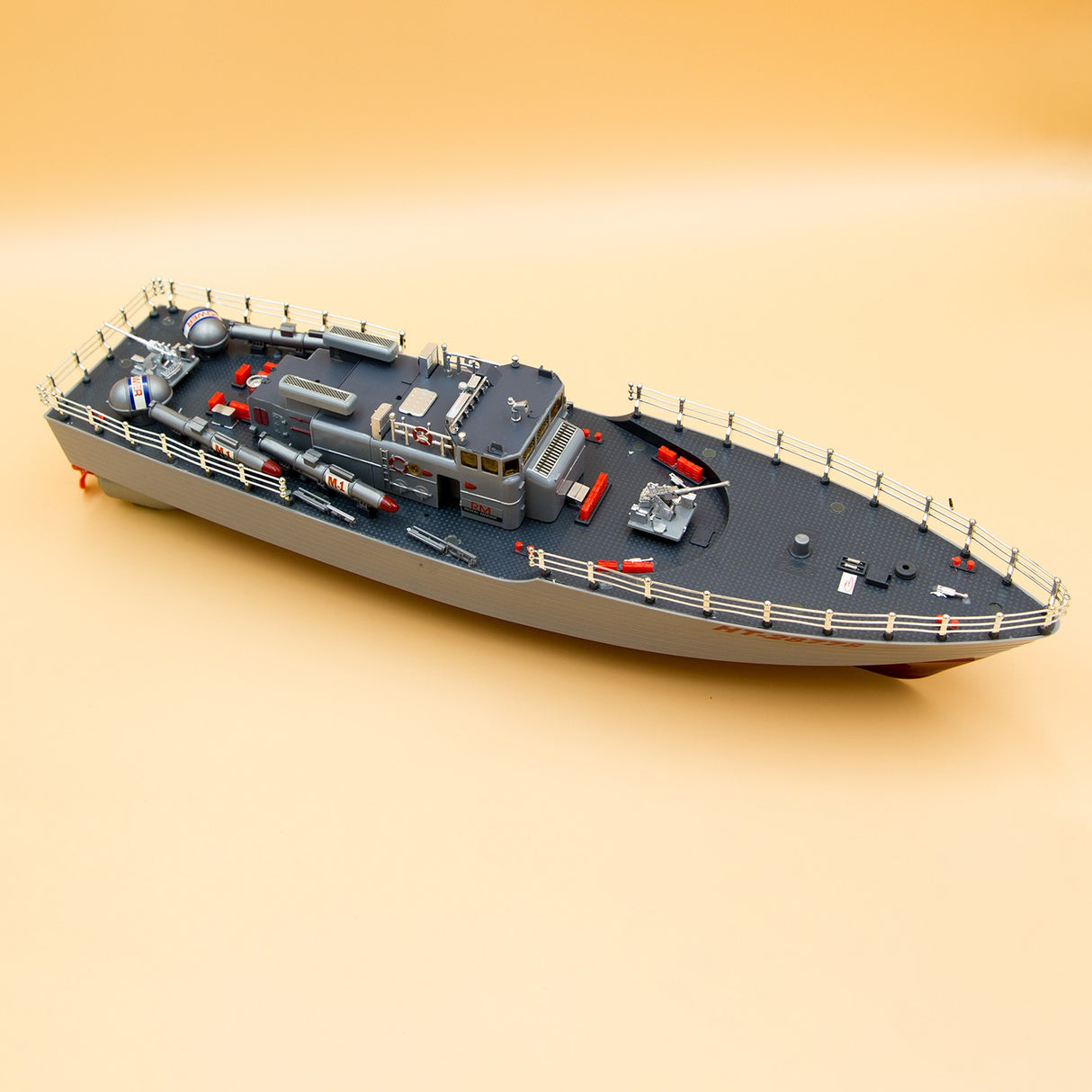 Stor fjernstyret torpedobåd