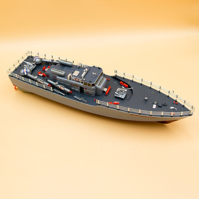 Stor fjernstyret torpedobåd
