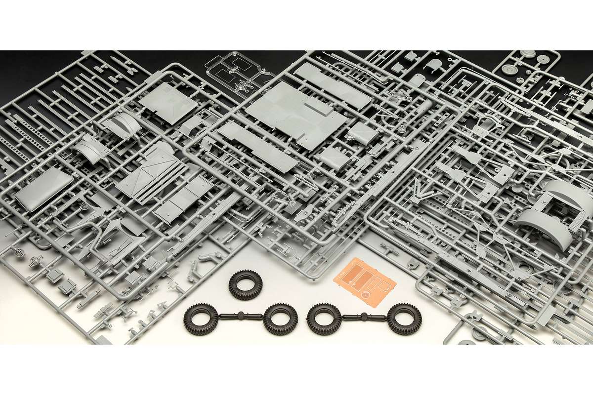 Model Set W.O.T. 8 BM-13-16 Katyusha/Cargo 1:35