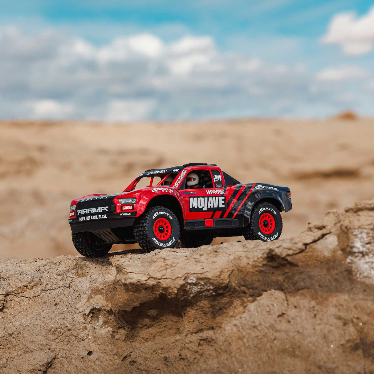 MOJAVE GROM 4x4 SMART Small Scale Desert Truck