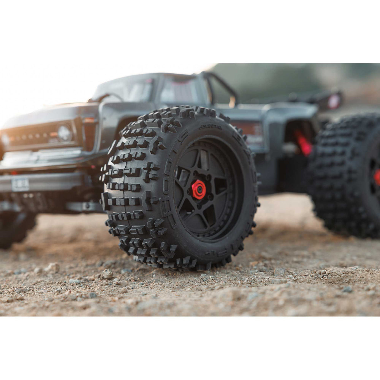 OUTCAST 4X4 4S BL 1/10TH 4WD STUNT TRK (GUNMETAL)