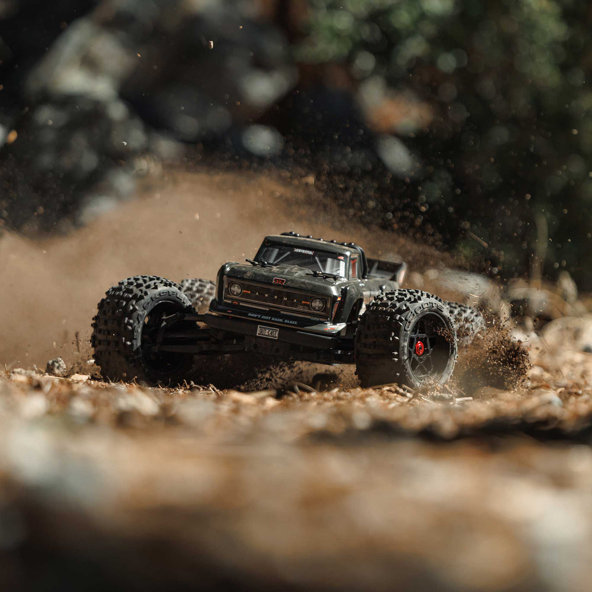 OUTCAST 4X4 4S BL 1/10TH 4WD STUNT TRK (GUNMETAL)
