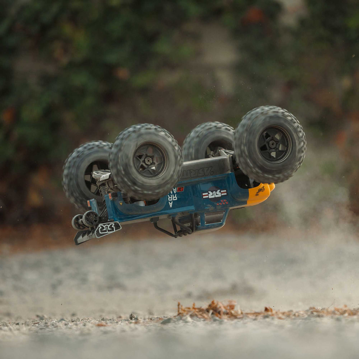 1/8 NOTORIOUS 4X4 6S BLX BRUSHLESS V6 STUNT TRUCK RTR
