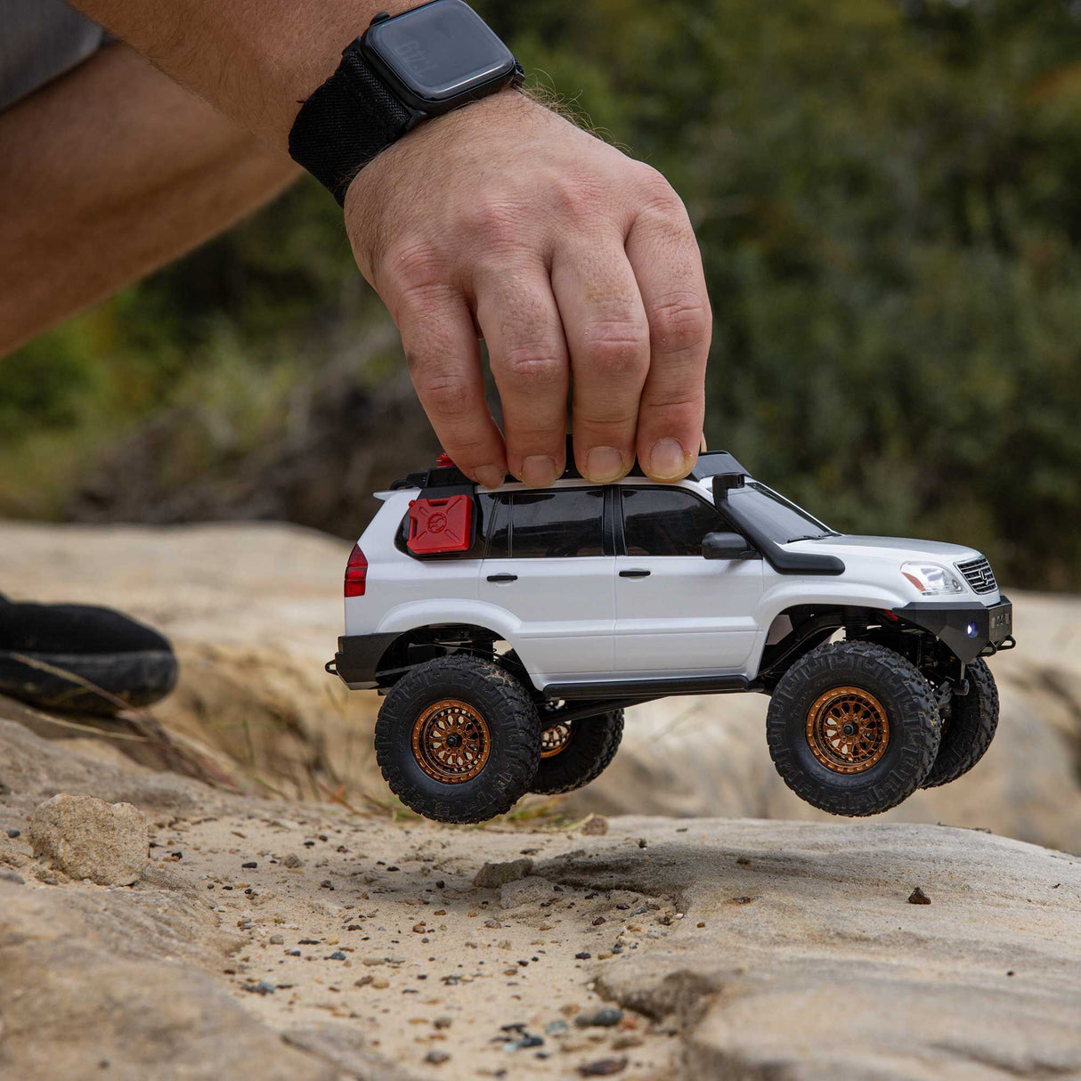 1/24 SCX24 Lexus GX 470 4X4 RTR Brushed Rock Crawler (Battery & Charger Included)
