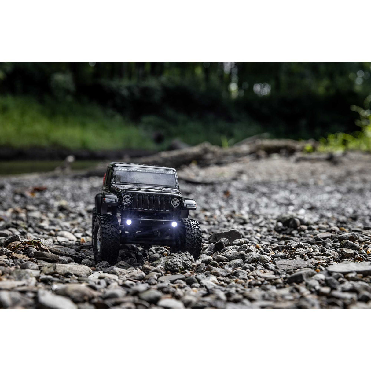 1/24 SCX24 Jeep JT Gladiator 4X4 RTR Brushed Rock Crawler (Battery & Charger Included), Black
