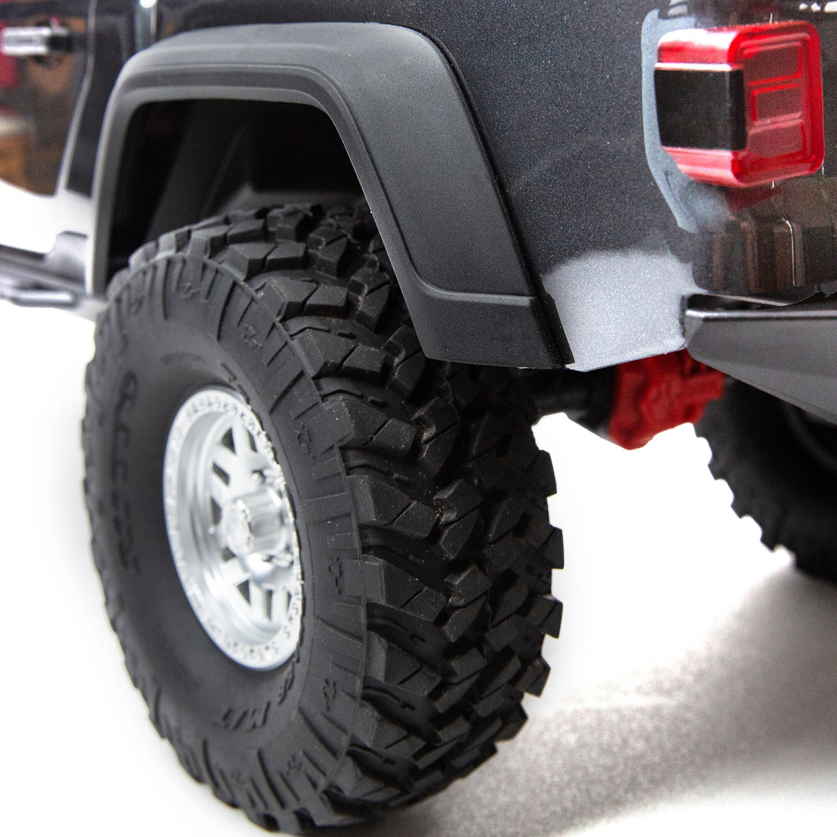 1/10 SCX10 III Jeep JT Gladiator 4X4 RTR Brushed Rock Crawler, Gray