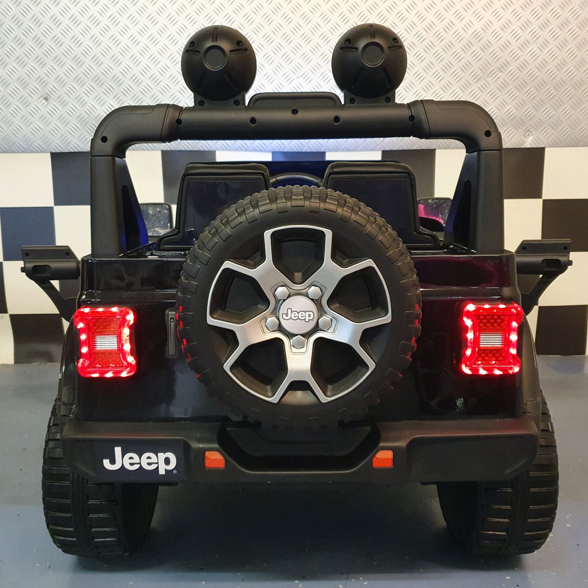 Jeep Wrangler batteri børnebil 12 volt 4 hjulstræk m. fjernbetjening sort