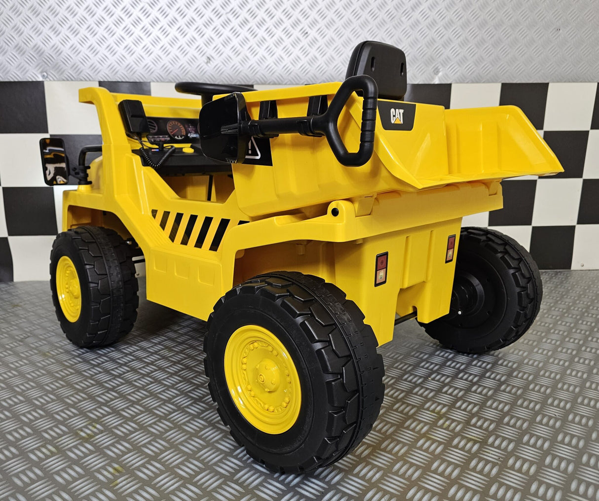 Caterpillar children's dump truck 12 volts