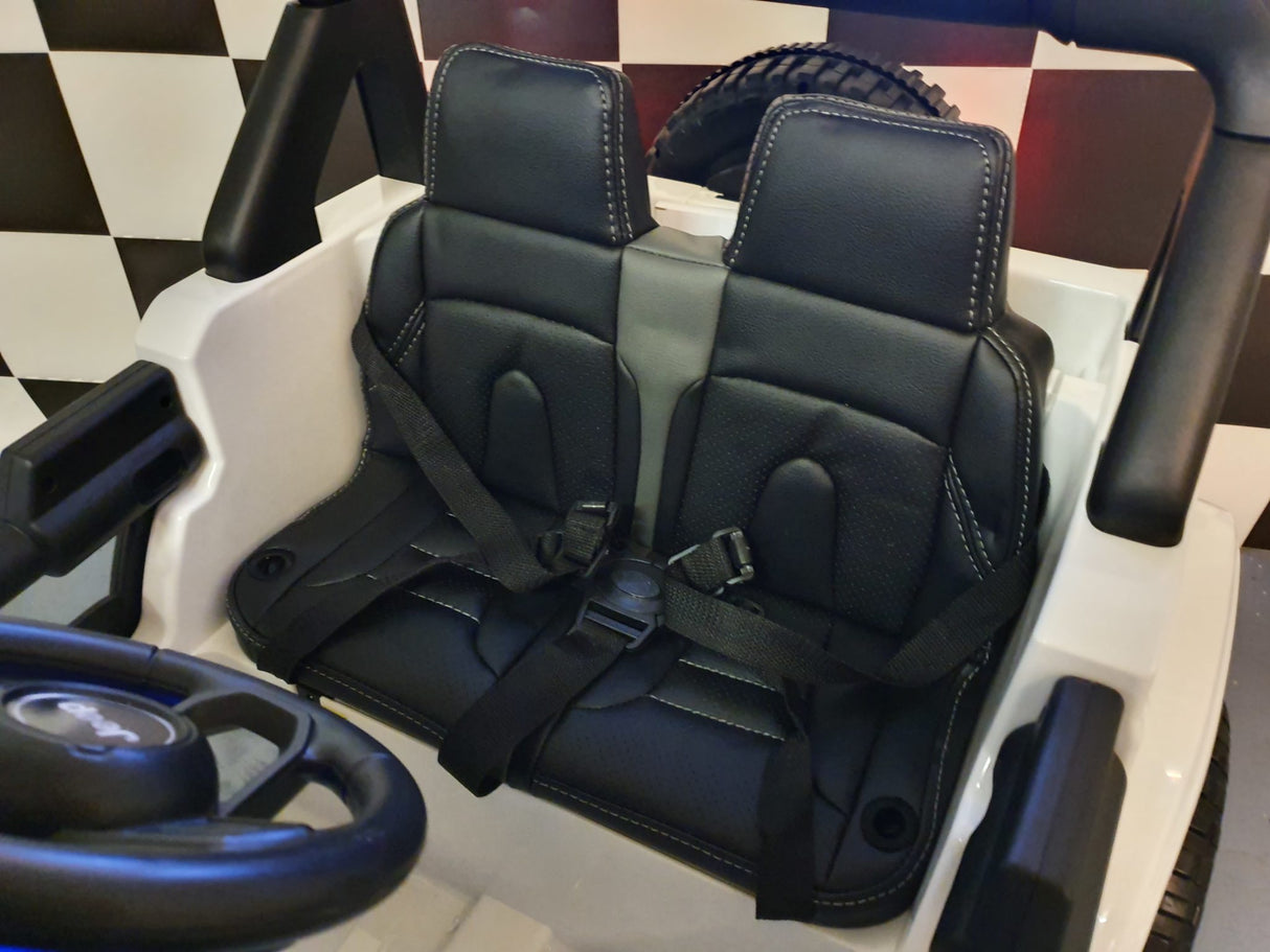 Jeep Wrangler children's car 12 volt 4 wheel drive RC White