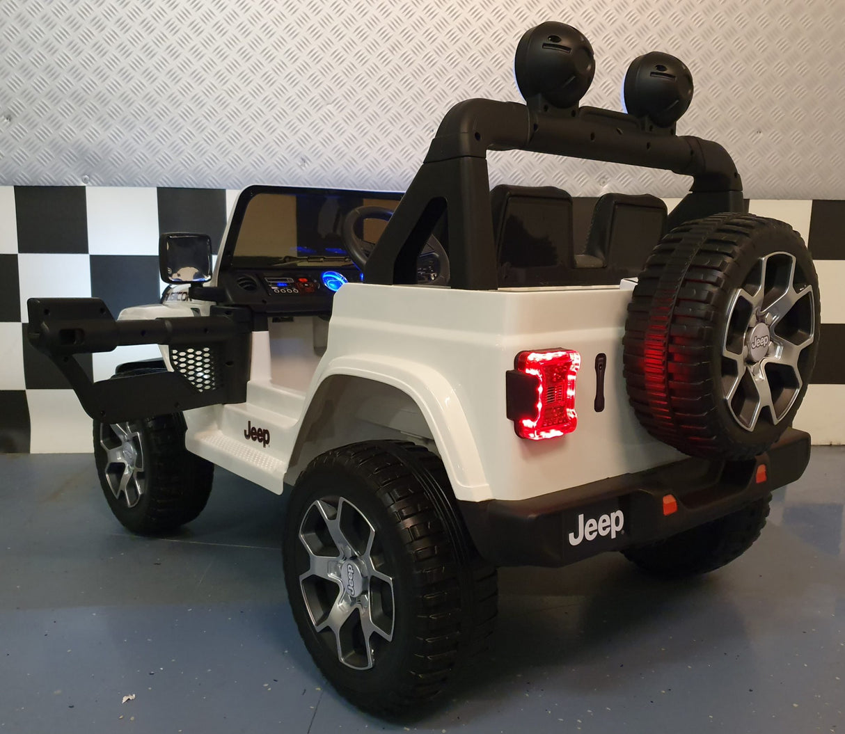 Jeep Wrangler children's car 12 volt 4 wheel drive RC White