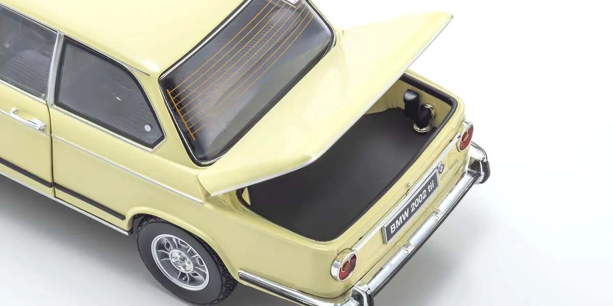 KYOSHO DIE CAST KS08543ML - Kyosho 1:18 BMW 2002 Tii 1972 Cream