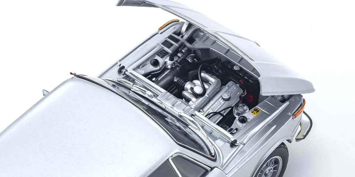 KYOSHO DIE CAST KS08543S - Kyosho 1:18 BMW 2002 Tii 1972 Silver
