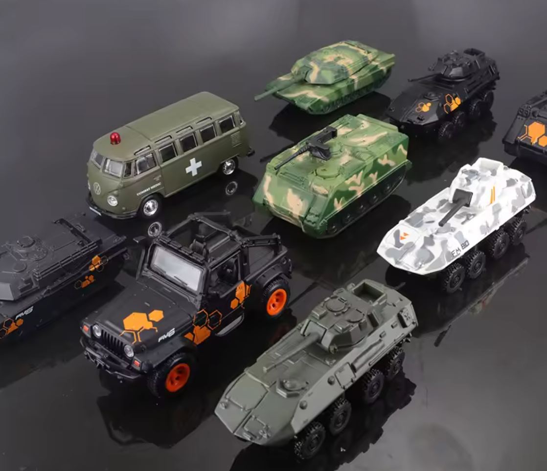 Miniaturemodeller fra krigens verden – Humvee, kampvogn, PMV, ambulance, jeep m.fl.
