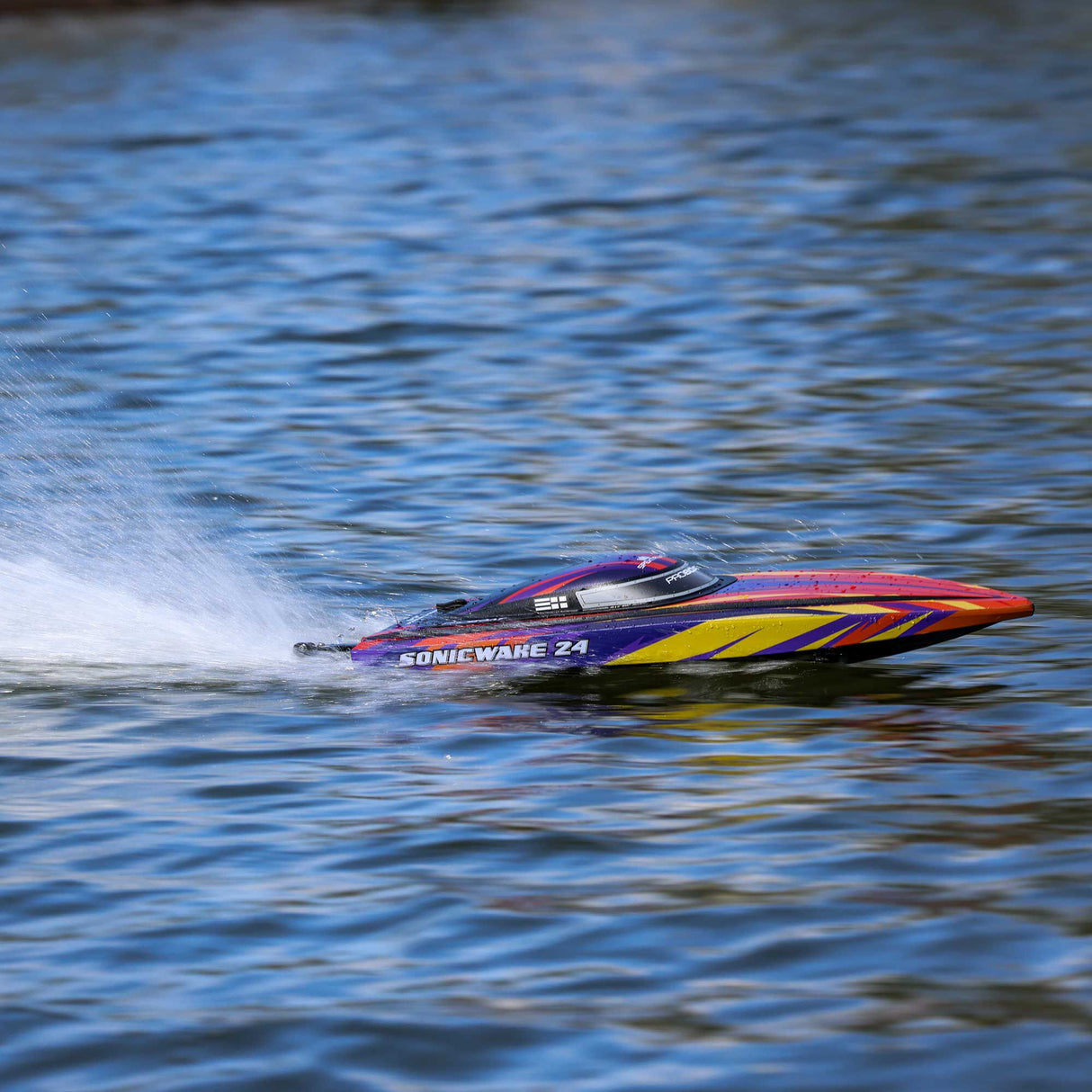 Sonicwake 24" Self-Righting Brushless Deep-V RTR (Battery & Charger Included)