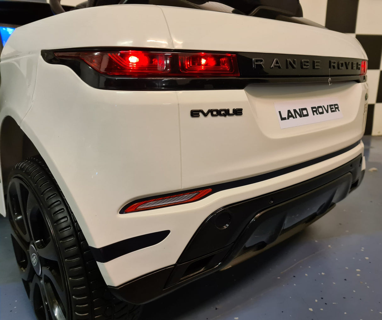 Electric children's car Range Rover Evoque with 4 engines white
