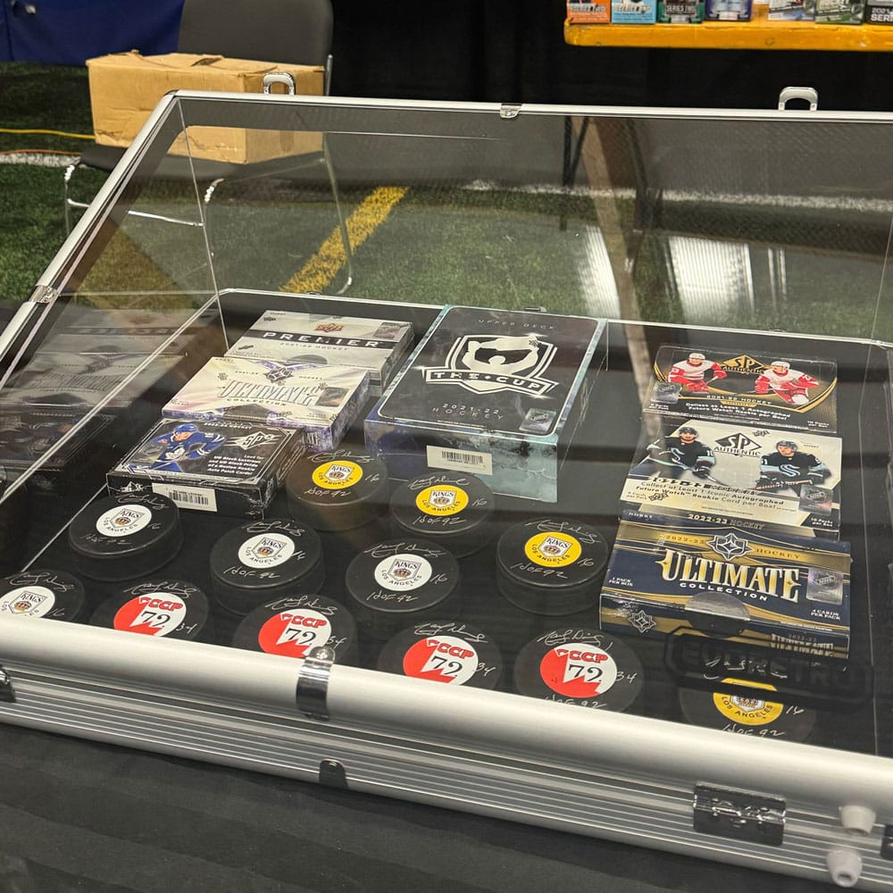 Evoretro Trading Card Display Suitcase