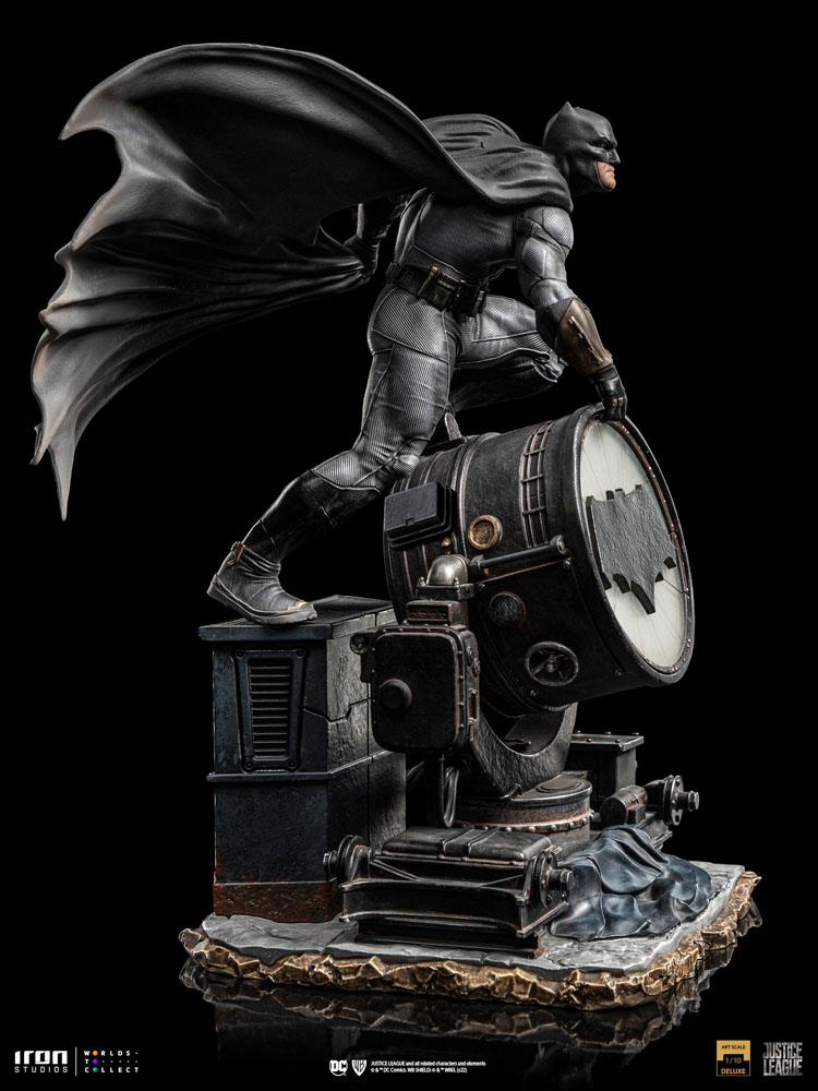 Zack Snyder's Justice League Deluxe Art Scale Statue 1/10 Batman on Batsignal 28 cm