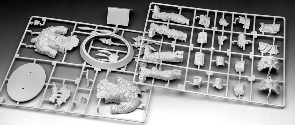 World of Warcraft Model Kit Gift Set 1/16 The Orc Thrall 13 cm