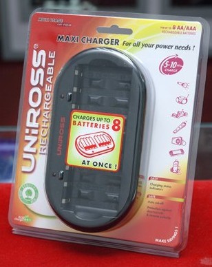 Lader til AA og AAA batterier 8 styk på samme tid