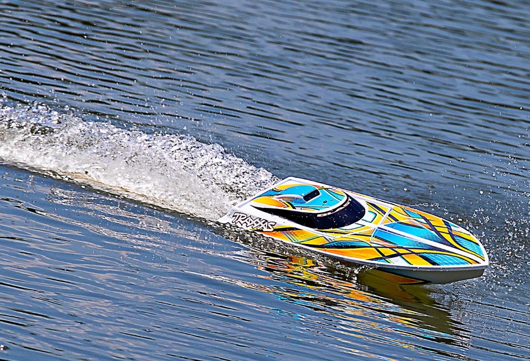 Traxxas Blast RTR fjernstyret båd 38104-1