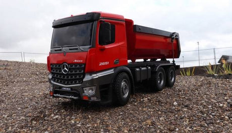 Mercedes Benz - fjernstyret lastbil med tiplad